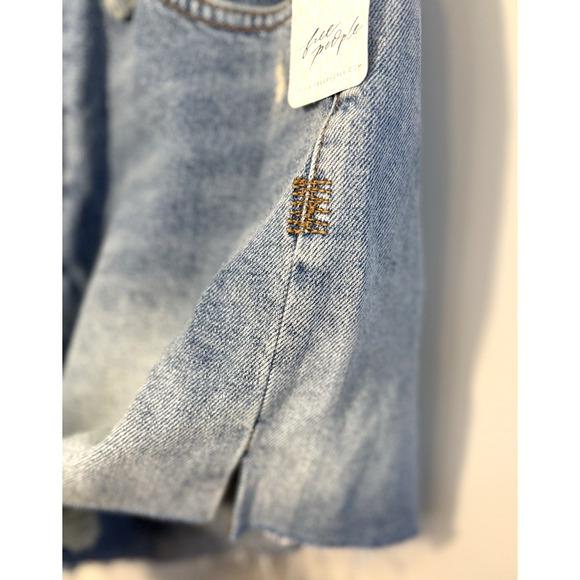 We The Free/Free People Size 26 Denim Shorts Loose Cannon Button Fly NWT - Picture 3 of 10